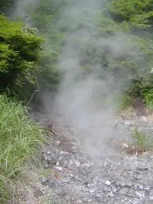 赤湯又沢の湯煙 赤湯又沢の湯煙