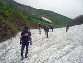 この雪渓が増水の源 この雪渓が増水の源