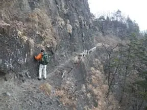 赤岩のトラバースです 赤岩のトラバースです