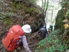 鎖場が続く 鎖場が続く
