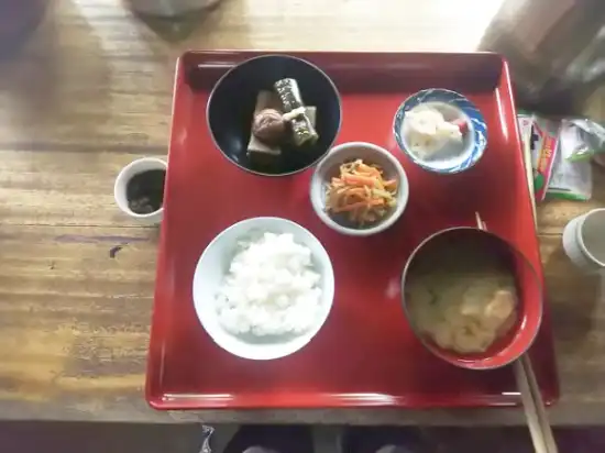 宿坊の夕食は驚くほど質素だ