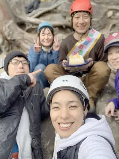岩場で誕生日ケーキ!美味!